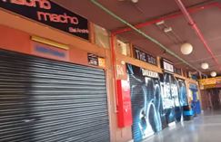 Geschlossene Bars am Tage im Yumbo Gran Canaria